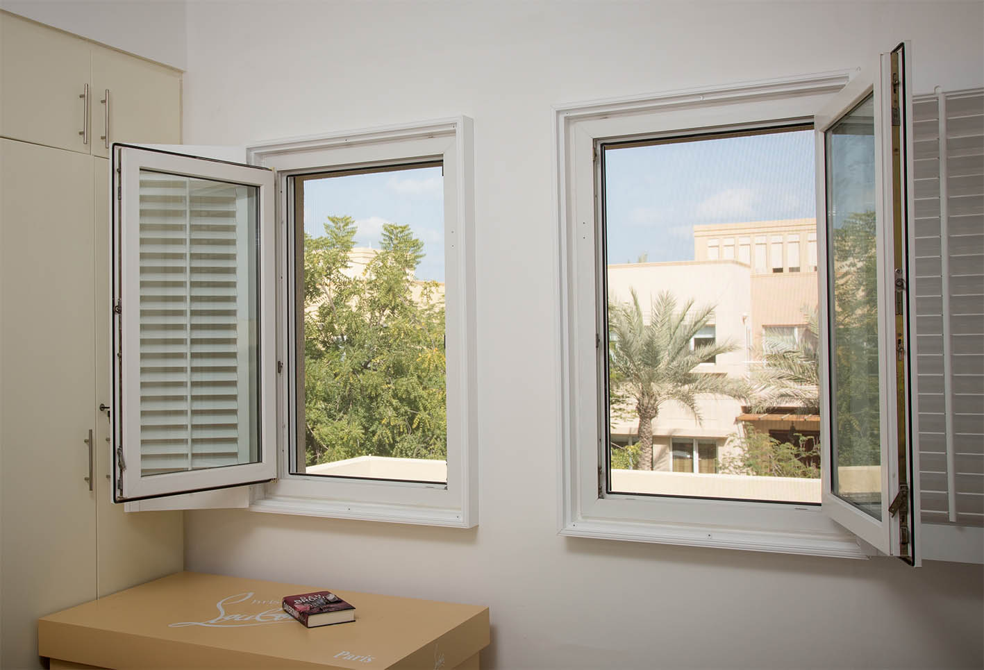 Fixed-Window-Screens Window safety