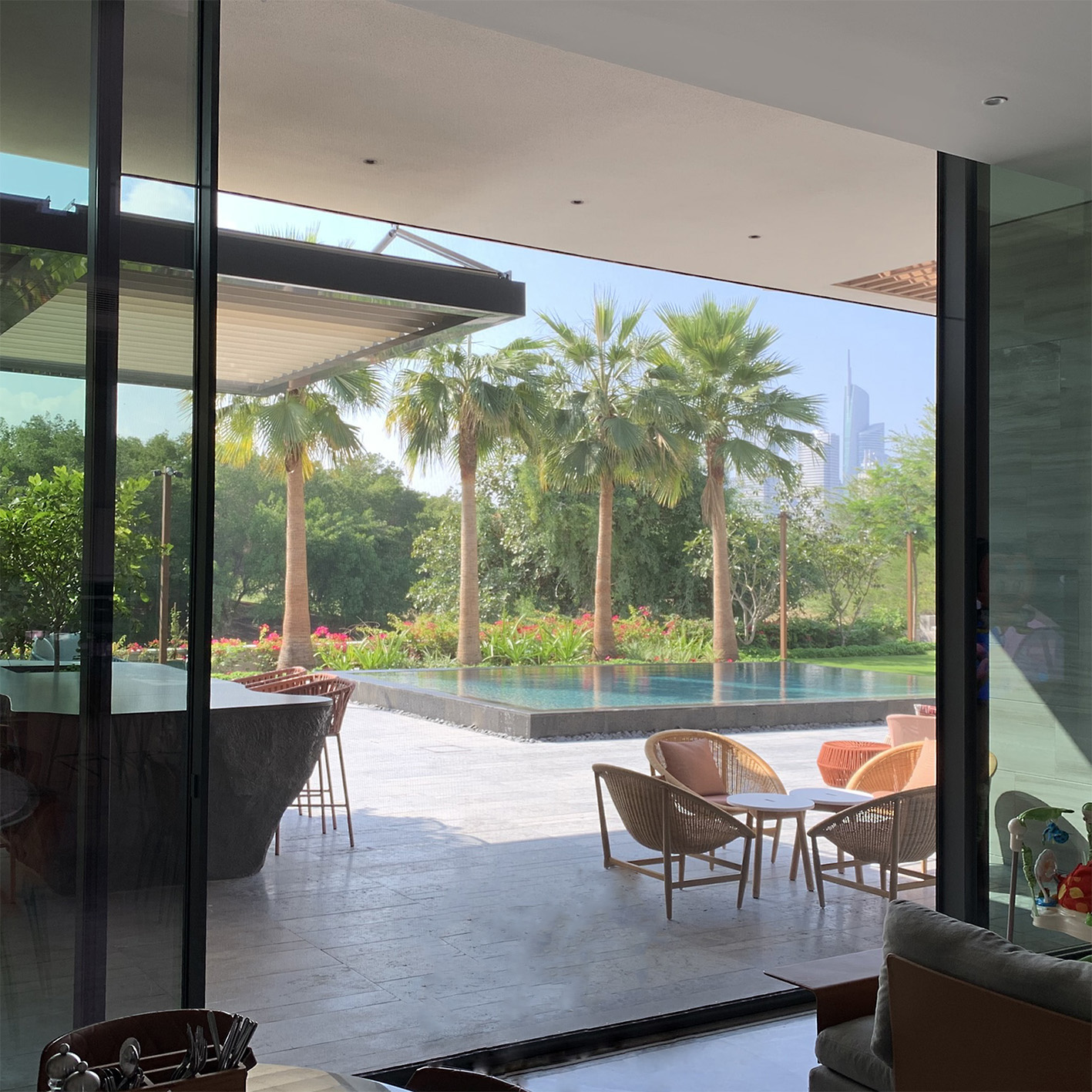 Motorised view Emirates Hills adj Large doors