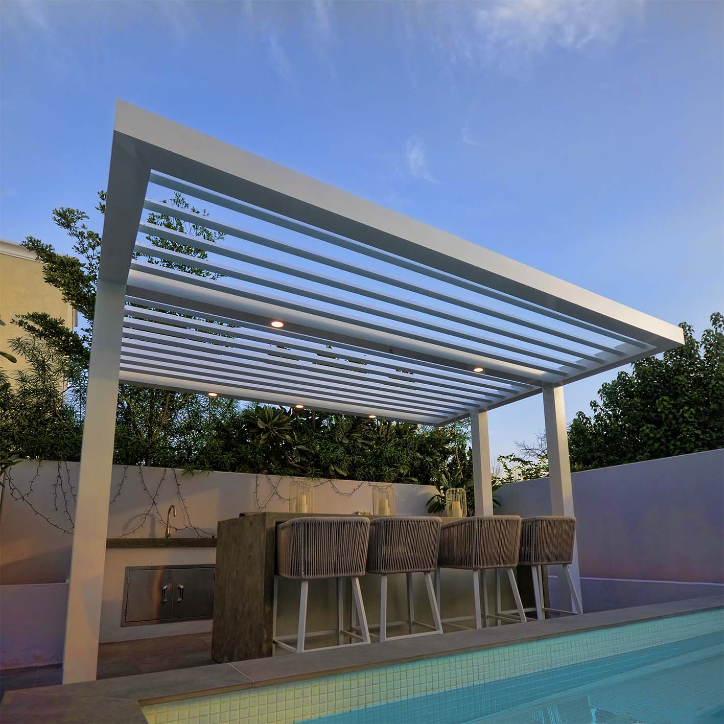 Pergola white overhang meadows 1 sq